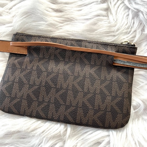 MICHAEL KORS•brown logo jet set belt crossbody bag EUC - Picture 4 of 7